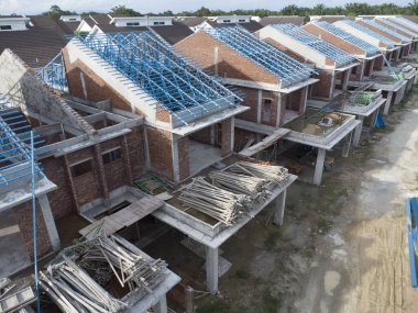 Tavana bakan anten çatı iskeleti yapmak için hafif alüminyum çelik kiriş inşa ediyor..