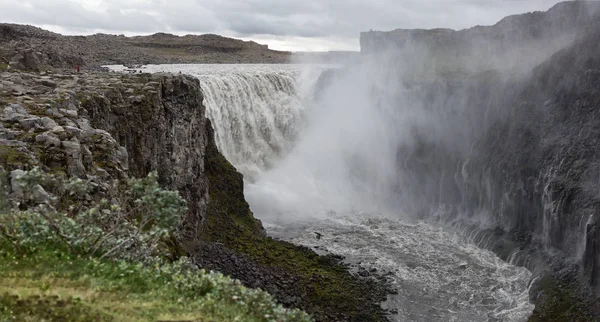 Waterval Dettifoss is een van de meest krachtige en meest nors — Stockfoto