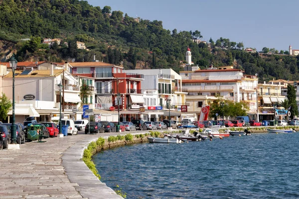 Zakynthos Town, Yunanistan, 17.08.2017, Yaz aylarında Lomvardou caddesine bak