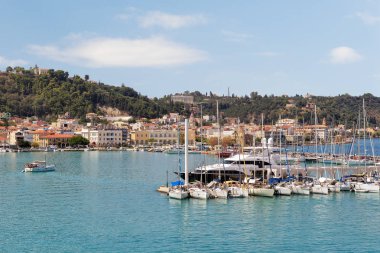 Zakynthos Town, Yunanistan - feribottan Lomvardou caddesine, Solomos Meydanı 'na ve rıhtıma yaz aylarında manzara