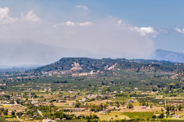 Yunanistan 'ın Zante adasında yaz aylarında yerleşim alanı yakınlarında orman yangınları çıktı