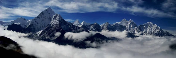 Панорама Центральный Гималайский Хребет Фото Вертолета Переднем Плане Толстые Облака — стоковое фото