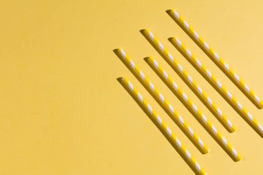 Sarı borular paralel, küçük işletmeler.