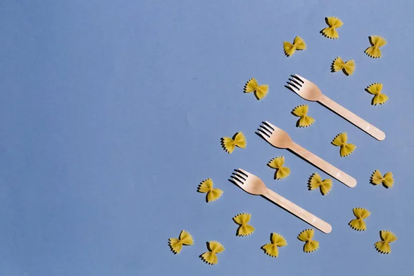 Composition of pasta and forks — Stock Photo, Image