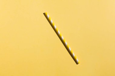 Meyve suyu için içme kağıt renkli saman