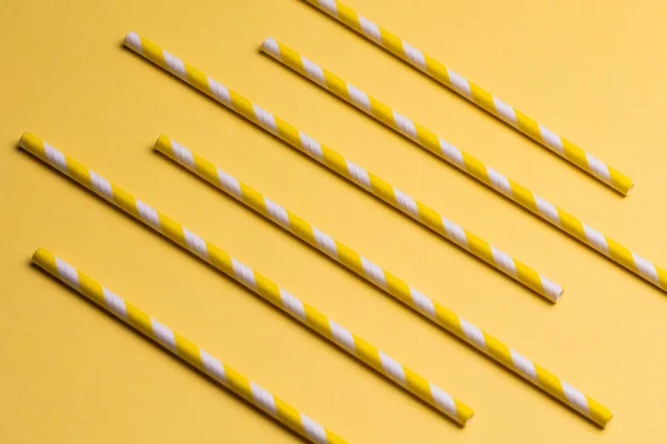 黄色条纹木棍的几何组成 — 图库照片