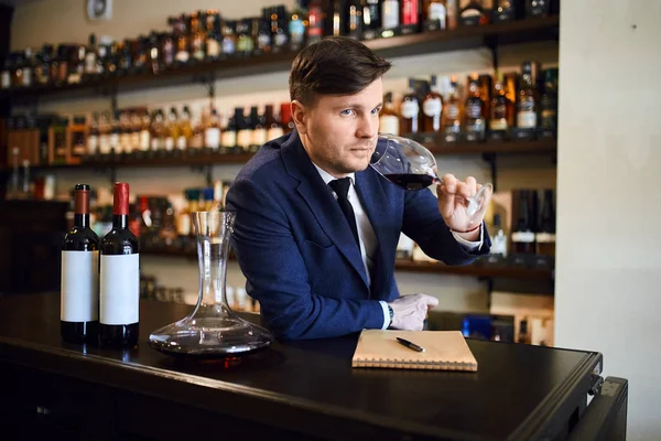 young businessman describing the range of oerceived flavours, aromas