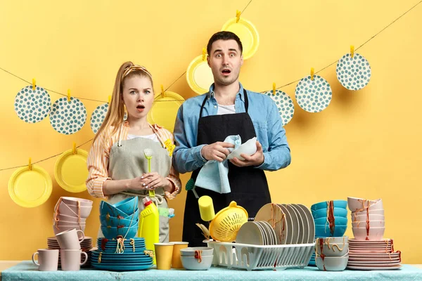 Emotional couple in stylish clothes and apron express surprise — Stock Photo, Image