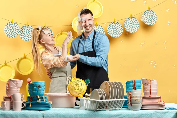 Crazy woman throwing foam to her boyfriend — Stock Photo, Image