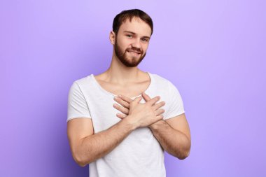 adam aşkını ifade, bir kız arkadaşı onun duygu gösteren