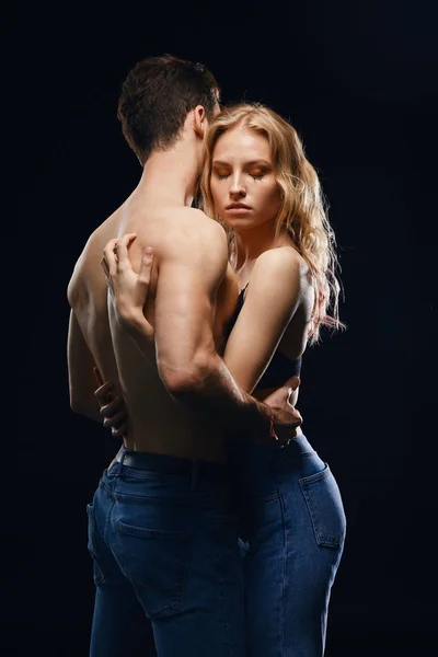 zor durumda kız arkadaşı desteklemek için çalışıyor bakım adam