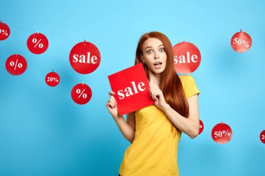 heyecanlı kadın satış korkuyor.