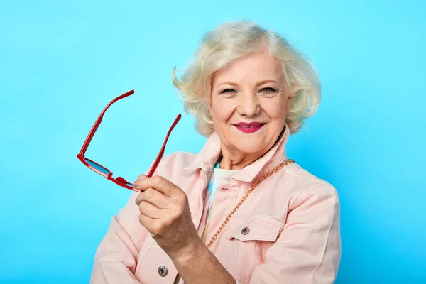 Kind friendly awesome granny with beutiful makeup looking at camera — Stock Photo, Image