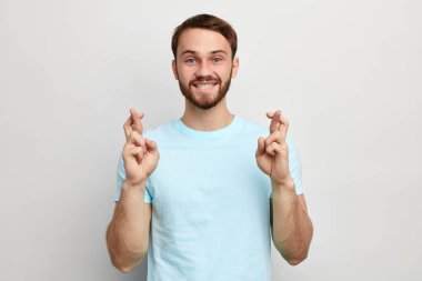 Pozitif adam sınavlar şans ve iyi şans umutları önce parmakhaçlar