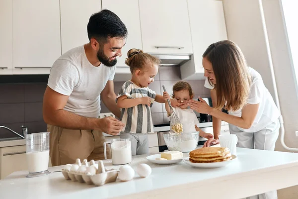 Parents smearing their daughters nose with flour — Stock Photo, Image