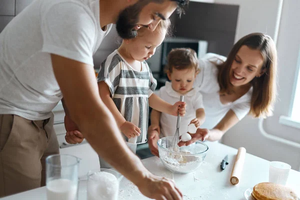 Friendly young family taking part in the cooking contest — Stock Photo, Image