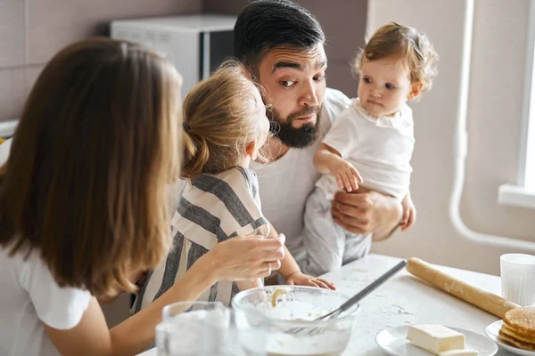Bearded funny man giving his cheek to his little daughter to kiss him — Stock Photo, Image