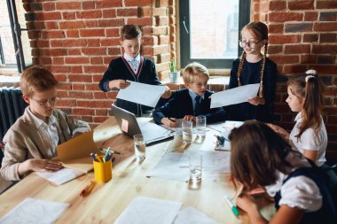 akıllı patron iki sözleşme, belgeler karşılaştırarak