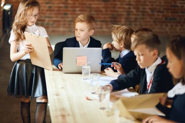 başarılı lider konferans sırasında önemli bir karar verme yapma