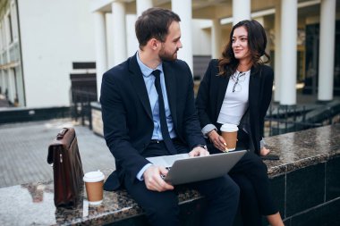 genç iyi görünümlü öğrenciler zaman zevk