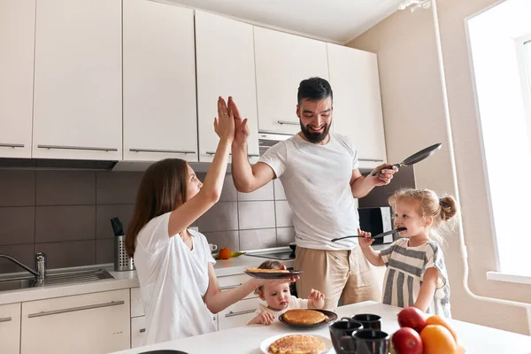 Young couple is happy as they have prepared yummy pancakes — Stock Photo, Image