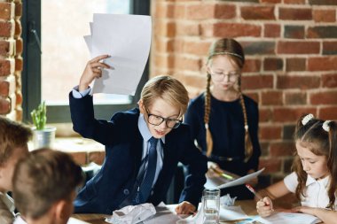 Müdürün iş projesini reddetmesi hayal kırıklığı