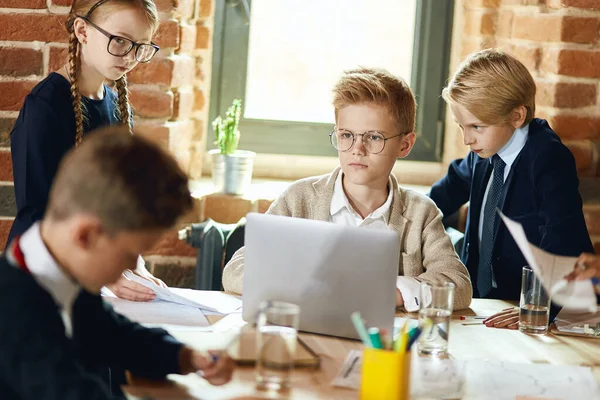 Gerçekten hoş bir CEO 'nun ilham kaynağı, parlak bir fikri var.