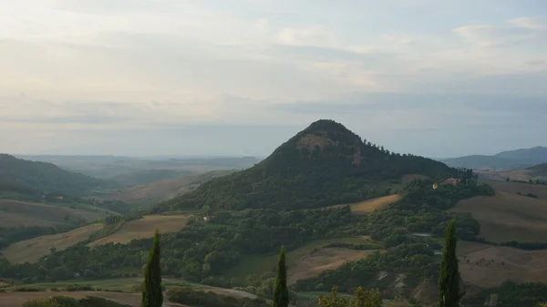 Paysage toscan dans la soirée avant le coucher du soleil, Italie. couleurs chaudes douces — Photo