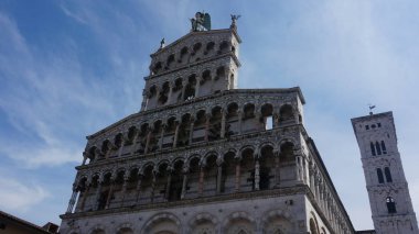 San Michele Foro içinde. Roma Katolik Bazilikası kilise Madonna Toskana'daki Lucca, İtalya