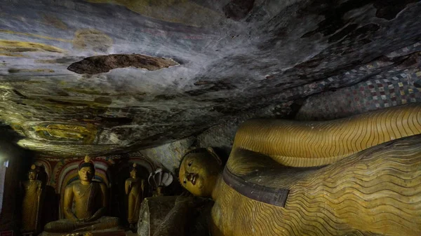 Templos de cuevas de Dambulla en Sri Lanka, cuevas budistas y templos — Foto de Stock