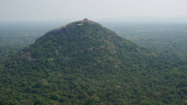 Sigiriya Rock, Sri Lanka'dan görünüm