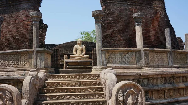 斯里兰卡Polonnaruwa, Unesco古城，与buddha的神圣四边形建筑，斯里兰卡古代废墟 — 图库照片