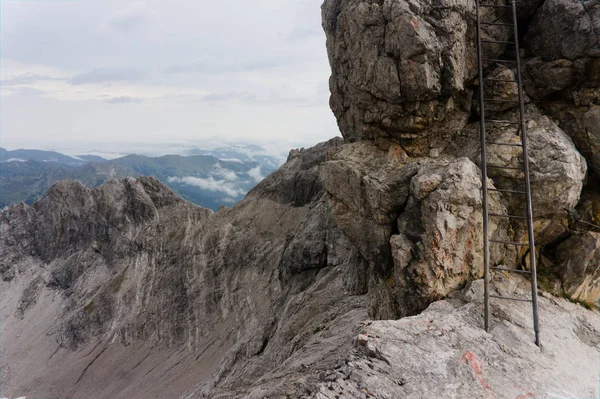 Dağa tırmanmak merdiven merdiven