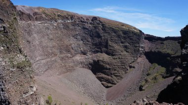 Vesuv Volkan krateri ve çevresindeki yol