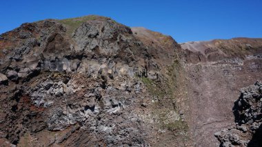 Vesuv Volkan krateri ve çevresindeki yol
