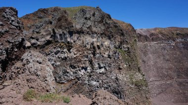 Vesuv Volkan krateri ve çevresindeki yol
