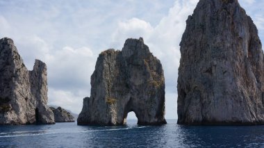 Capri İtalya kapalı Capri adası etrafında denizde kayalıklar, Faraglioni