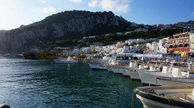 Marina Grande Capri, Tipik Akdeniz mimarisi ile İtalya Adası