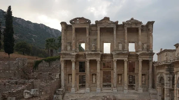 Efes, Türkiye antik tarihi kent kütüphanesi — Stok fotoğraf