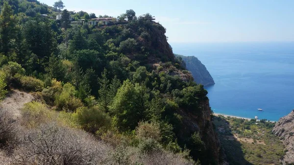 Butterfly Valley beach in de buurt van Oludeniz in Turkije — Stockfoto