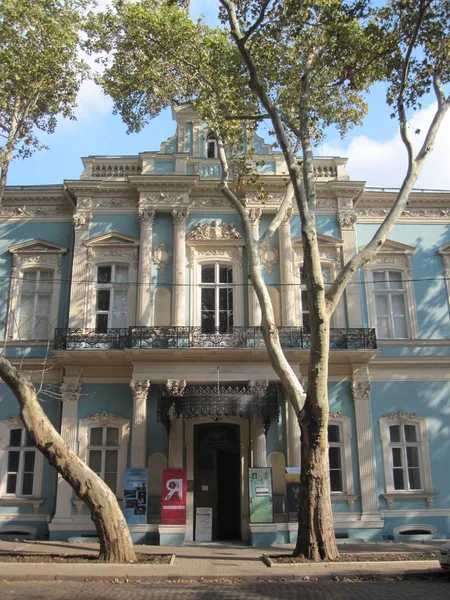 Vieille ville historique immeubles d'appartements dans le centre-ville d'Odessa — Photo