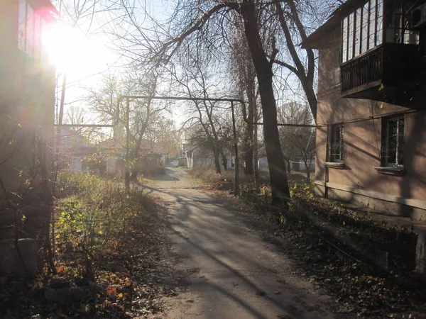 Domy mieszkalne w ukraińskiej dzielnicy mieszkalnej zimą — Zdjęcie stockowe