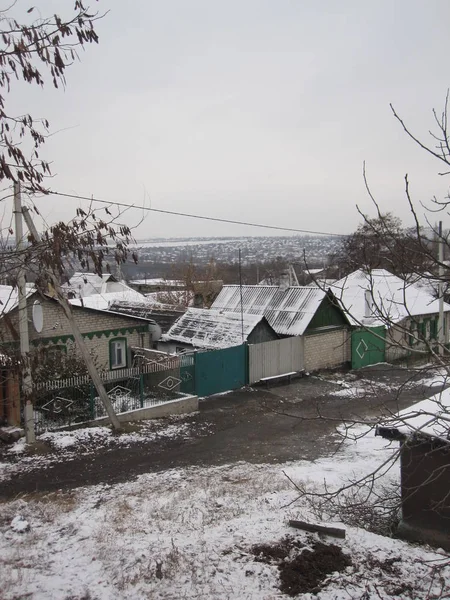 Casas vivas na área residencial ucraniana no inverno — Fotografia de Stock