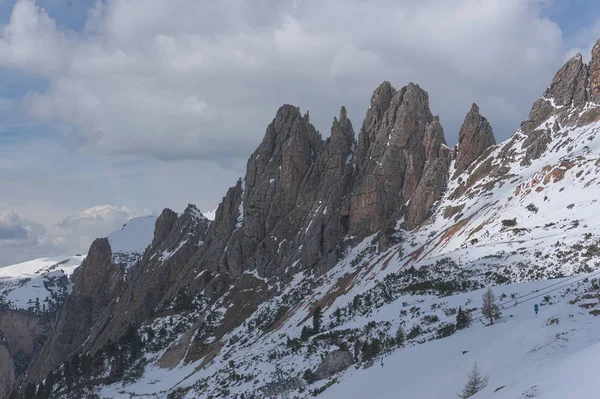 Hoge berg kliffen in de Dolomieten — Stockfoto