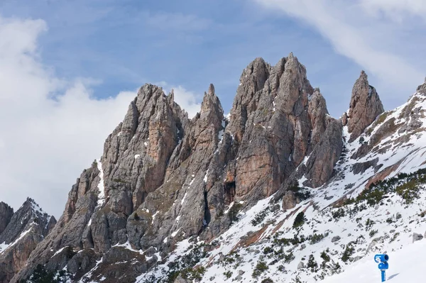 Hoge berg kliffen in de Dolomieten — Stockfoto