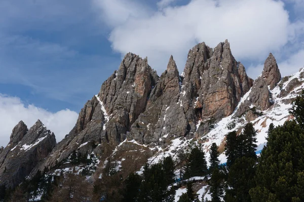 Hoge berg kliffen in de Dolomieten — Stockfoto