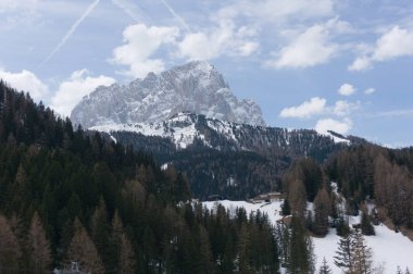 Langkofel Dolomites, güneşli bir kış gününde wolkenstein alp dağı