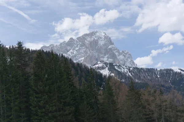 Langkofel Dolomity, Hora Alp v Wolkensteinu za slunečného zimního dne — Stock fotografie