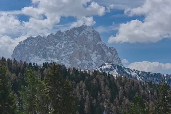 Langkofel Dolomites, montanha alp em wolkenstein em um dia ensolarado de inverno — Fotografia de Stock