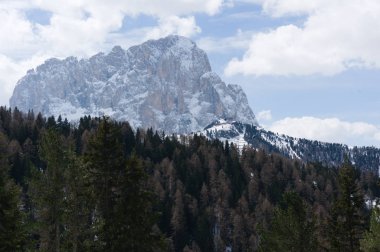 Langkofel Dolomites, güneşli bir kış gününde wolkenstein alp dağı